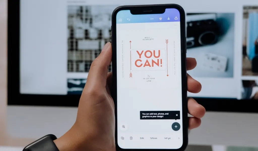 Digital marknadsföring 101; Använd rätt kanaler, nå nya kunder och dubbla din försäljning. - Profit Media_1024x600 Bild på en hand som håller i en mobiltelefon med texten YOU CAN.